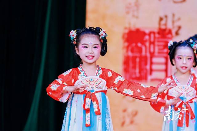 粤剧水袖表演。