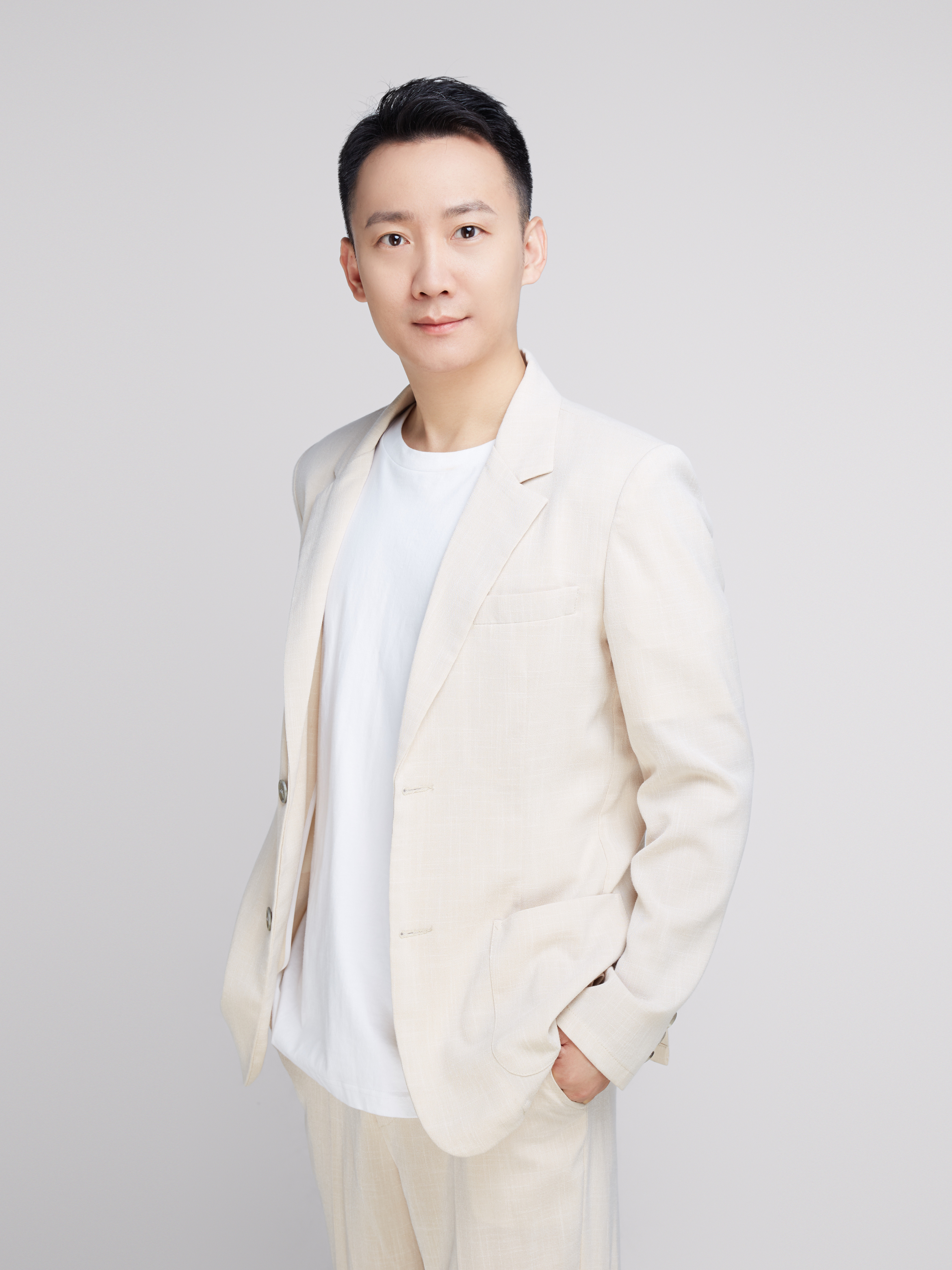 李伟骢生活照.jpg