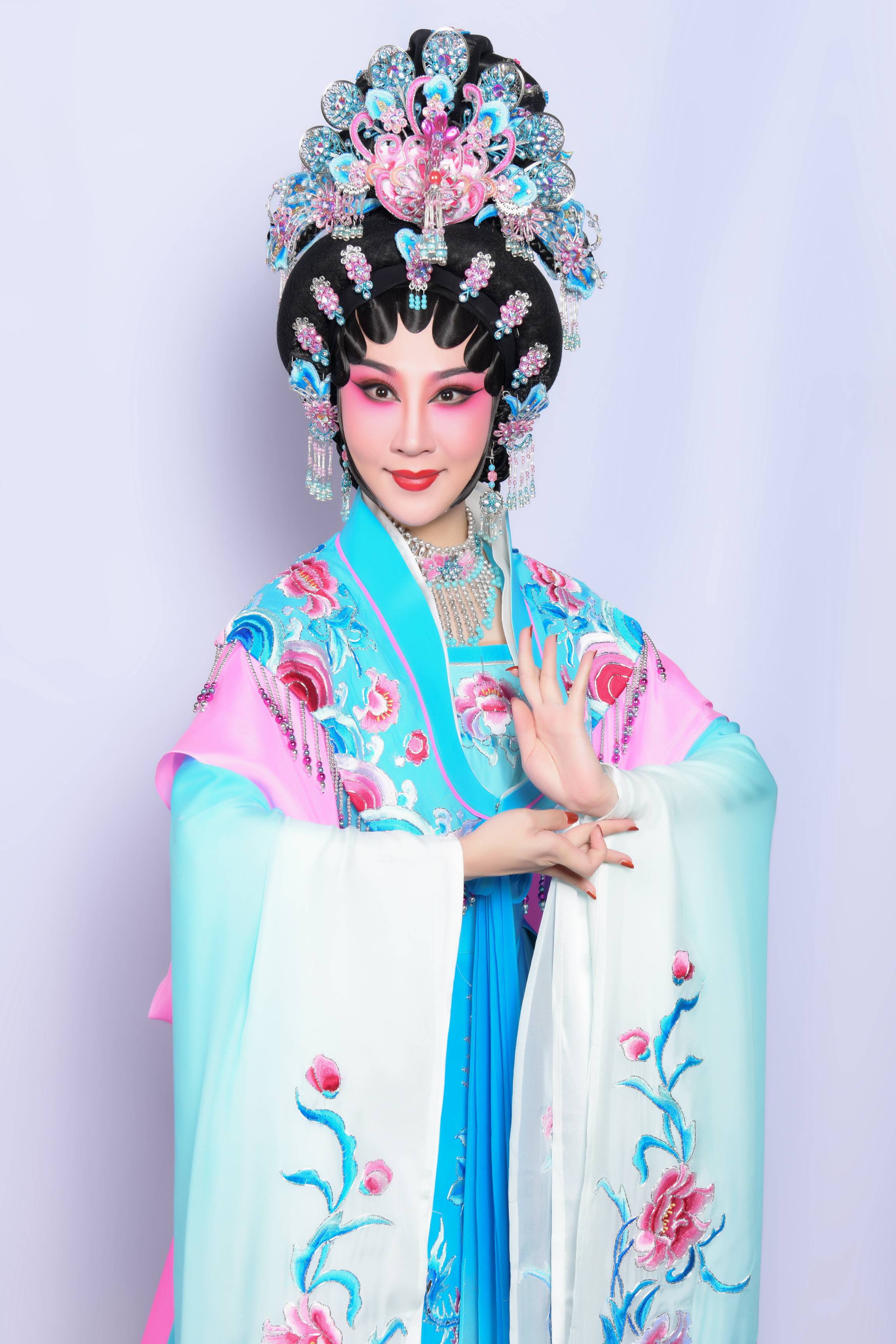 李嘉宜艺术形象.jpg