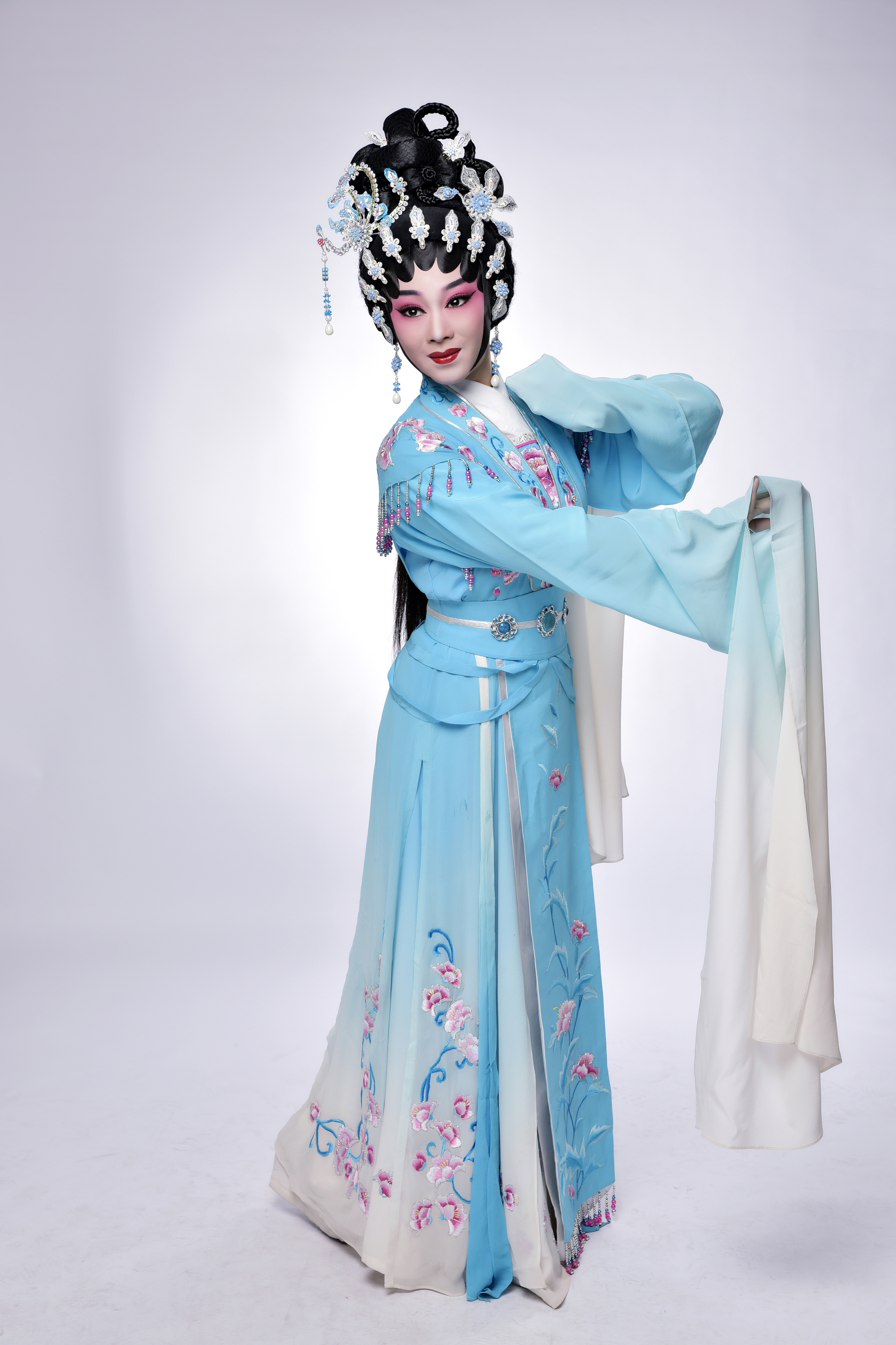 黄慧艺术形象.jpg