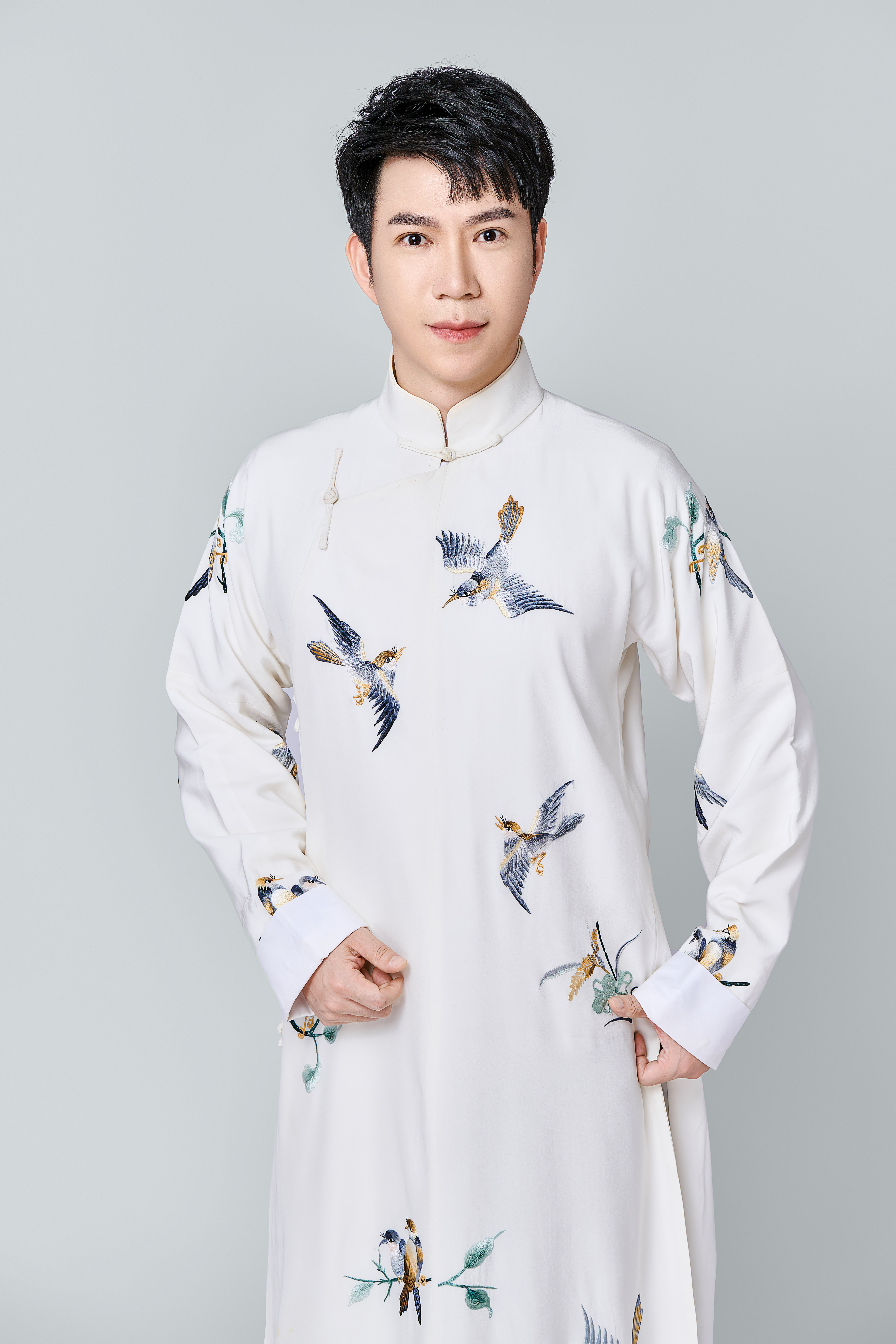 晓毅生活照.jpg