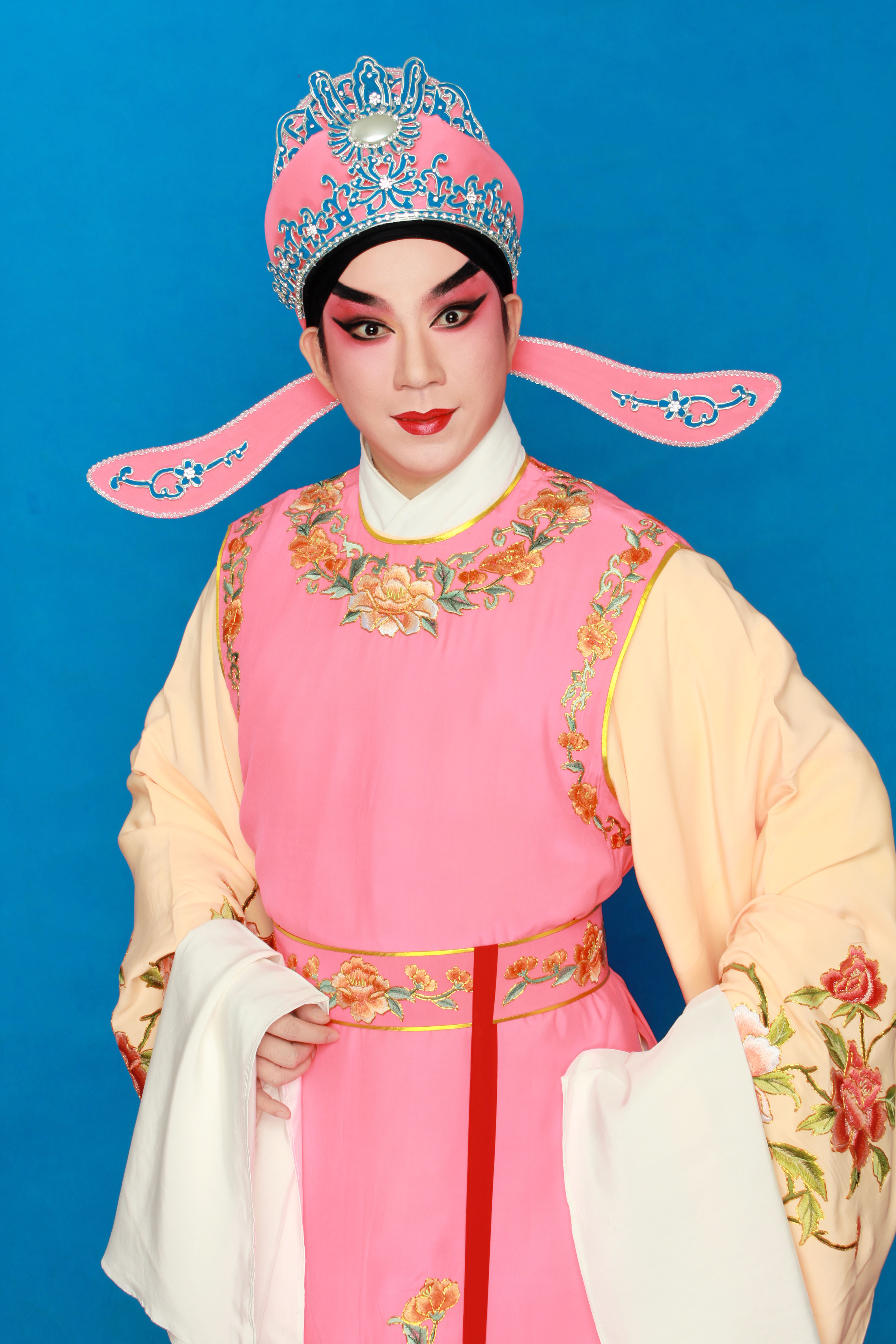 晓毅艺术形象.jpg