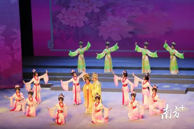 多名中国戏剧梅花奖获得者、粤剧艺术名家、知名演员同台献艺.jpg