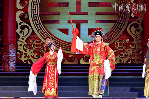 《刁蛮公主戆驸马》之“三步一拜”.jpg