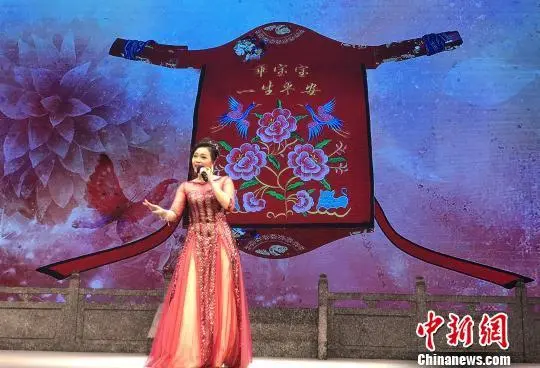 微粤曲大赛第三届青少年组金奖得主谢敏如演绎《孭带情牵》.jpg