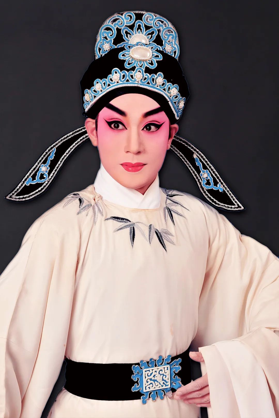 李江崊 造型照.jpg