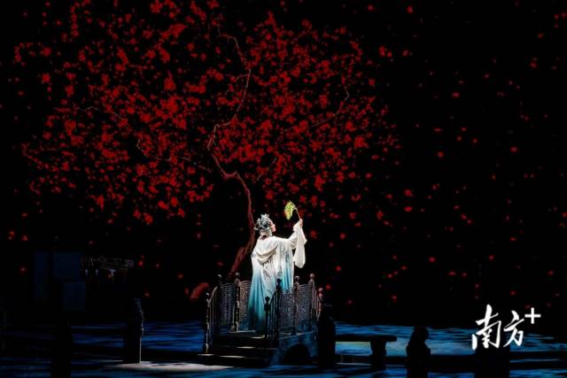 昆曲全本《牡丹亭》演出剧照。上海昆剧团供图