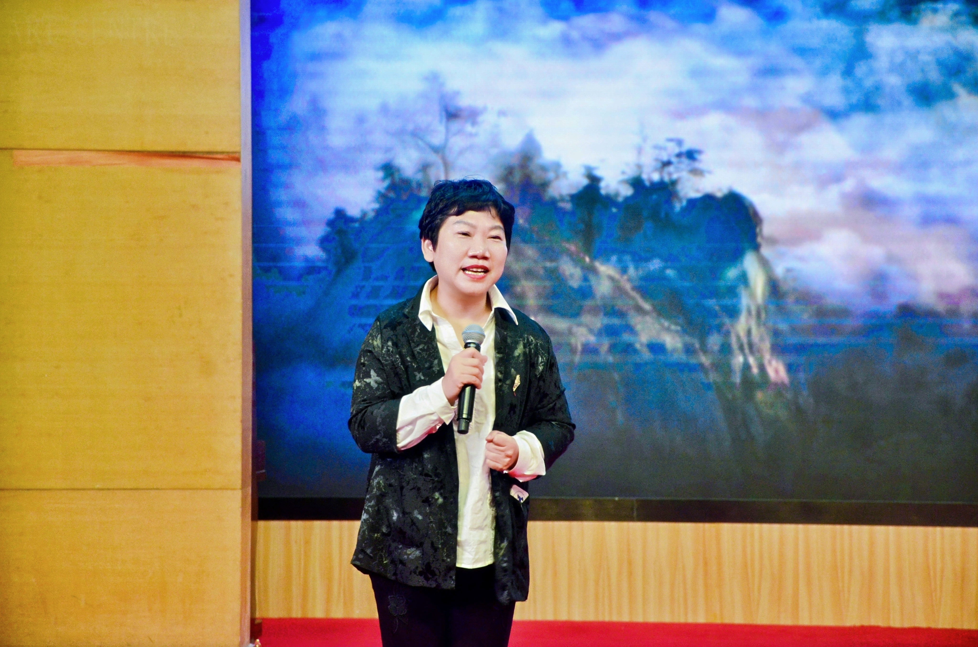 陈艳冰解读红线女的艺术人生