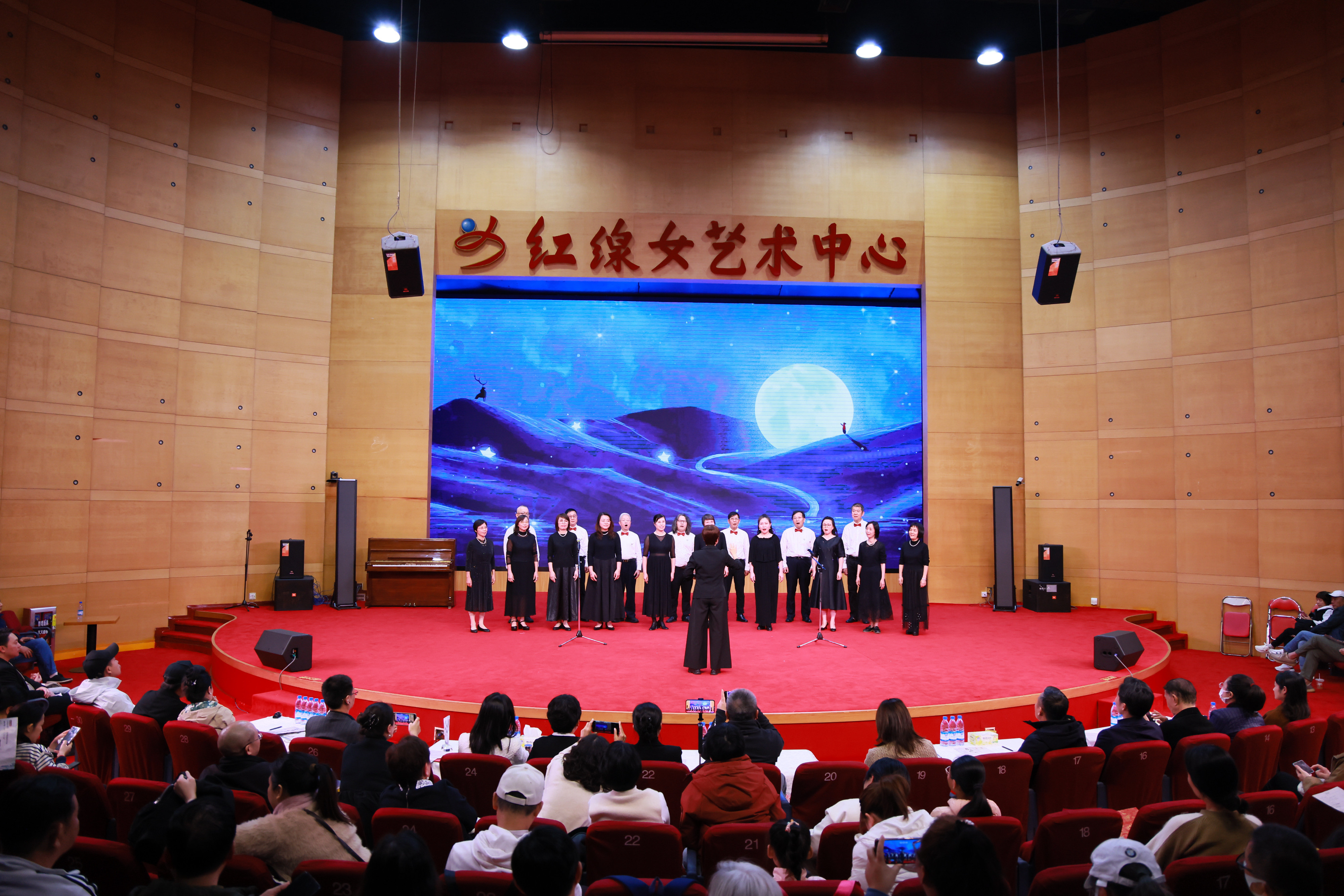 合唱《彩云追月》